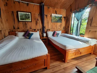 Habitación Cuádruple con baño — Tavan View Homestay