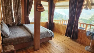 Habitación Doble con vistas a la montaña — Tavan View Homestay